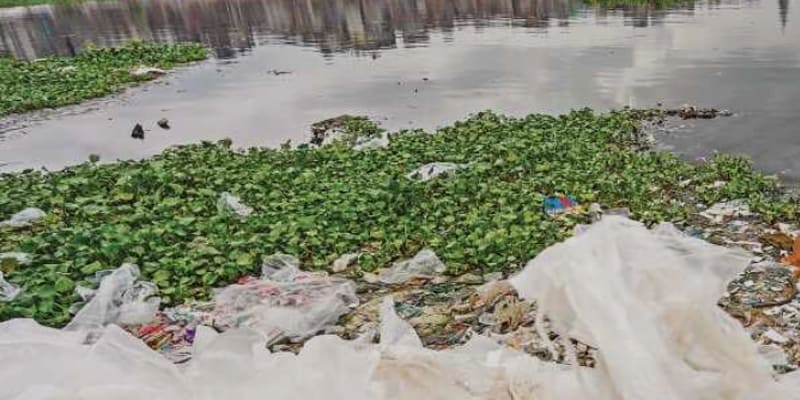 Plastic Pollution in Dhaka 30000 tons of Plastic Waste in 4 Rivers around the Capital