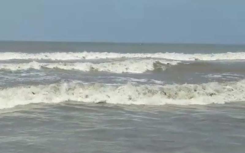 the sea level is rising at a rate of 5.8 mm per year in the bangladesh coastal regions