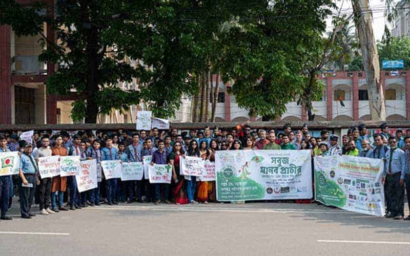 green human chain in 11 countries to make the world aware of saving the environment