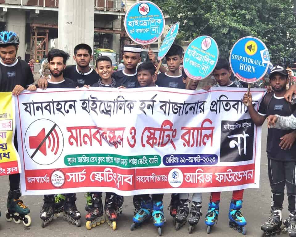 human chains and skating rallies were held in dhaka to protest the honking of hydraulic horns on vehicles